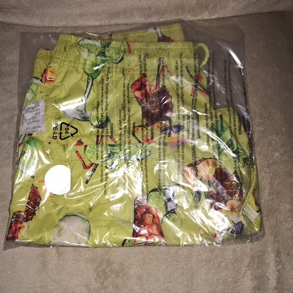 Psycho Tuna medium Lemon drop tropical cocktails swim trunks New - Picture 7 of 7